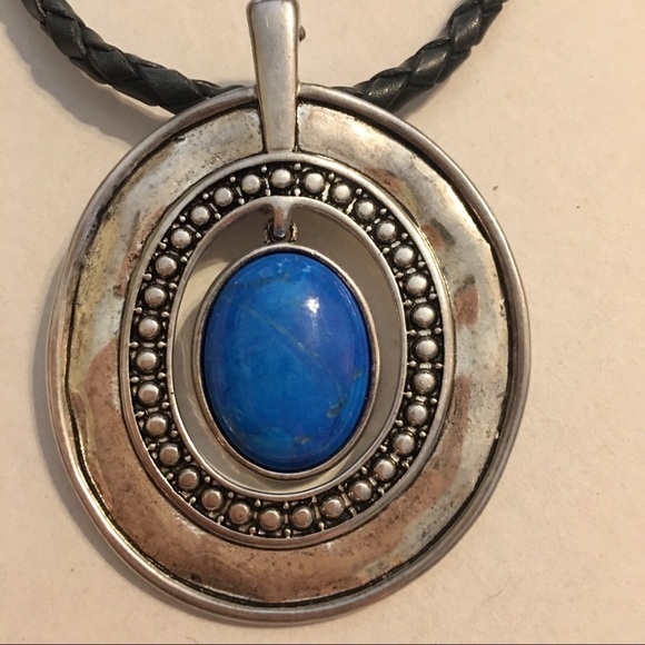 Jewelry - Stone Pendant Necklace 💙